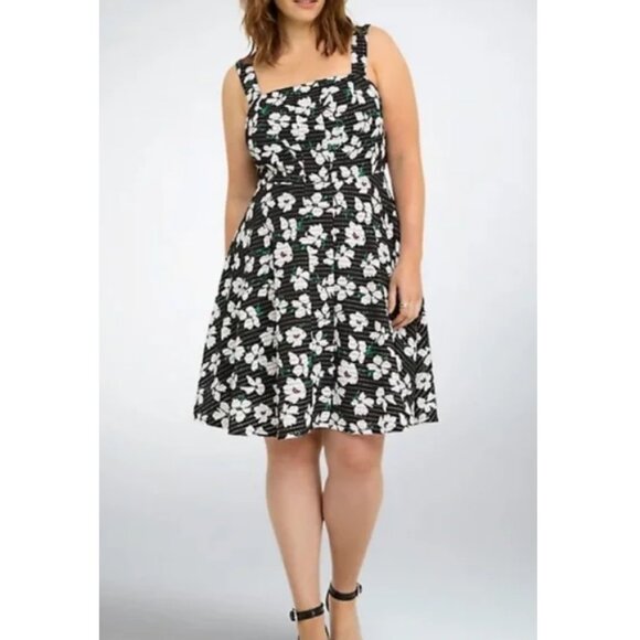 torrid Dresses & Skirts - Torrid Women's Black White Floral Print Textured Skater Midi Dress Plus Size 18